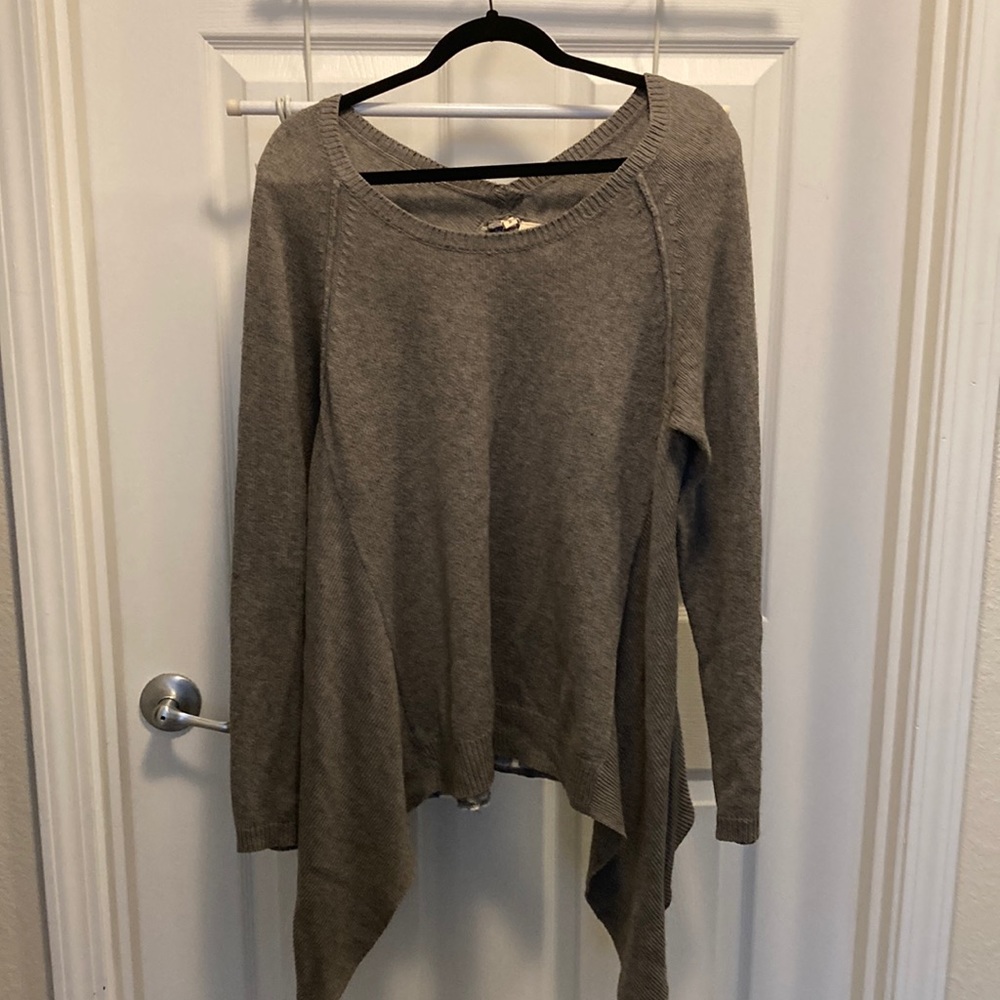 Ladies sharkbite hem sweater